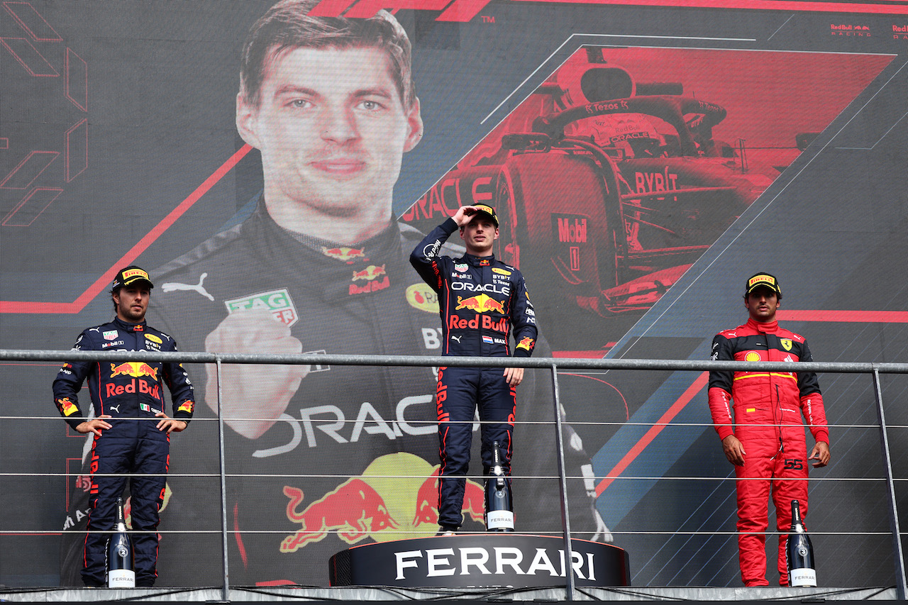GP BELGIO, 1st place Max Verstappen (NLD) Red Bull Racing RB18, 2nd place Sergio Perez (MEX) Red Bull Racing RB18 e 3rd place Carlos Sainz Jr (ESP) Ferrari F1-75.
28.08.2022. Formula 1 World Championship, Rd 14, Belgian Grand Prix, Spa Francorchamps, Belgium, Gara Day.
- www.xpbimages.com, EMail: requests@xpbimages.com ¬© Copyright: Batchelor / XPB Images