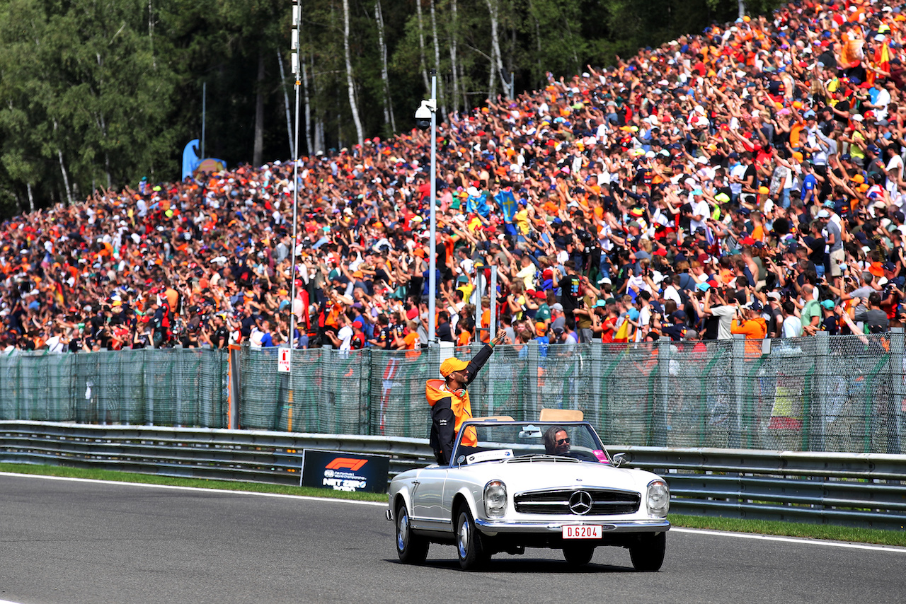 GP BELGIO, Daniel Ricciardo (AUS) McLaren on the drivers parade.
28.08.2022. Formula 1 World Championship, Rd 14, Belgian Grand Prix, Spa Francorchamps, Belgium, Gara Day.
 - www.xpbimages.com, EMail: requests@xpbimages.com © Copyright: Coates / XPB Images