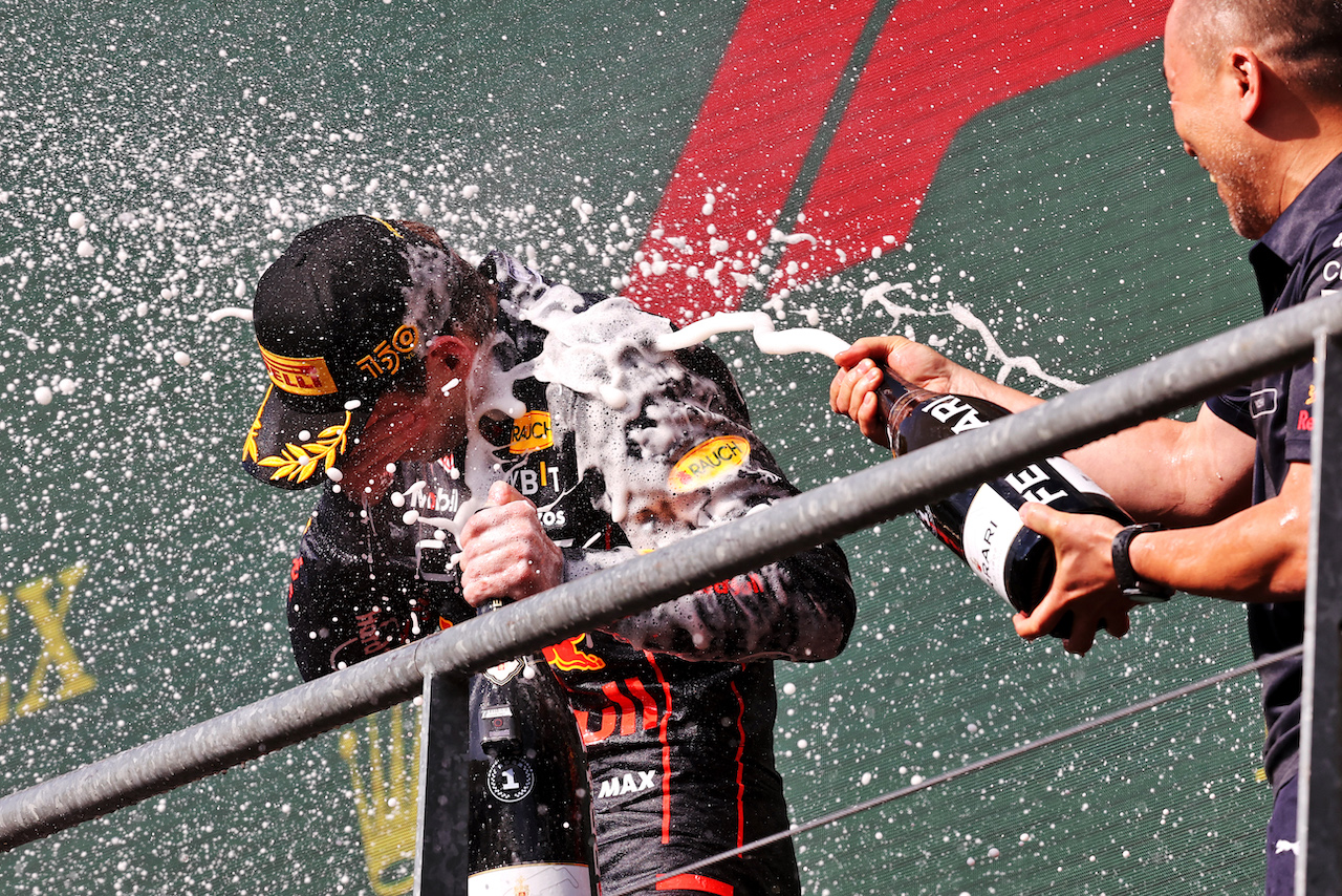 GP BELGIO, Gara winner Max Verstappen (NLD) Red Bull Racing celebrates on the podium.
28.08.2022. Formula 1 World Championship, Rd 14, Belgian Grand Prix, Spa Francorchamps, Belgium, Gara Day.
- www.xpbimages.com, EMail: requests@xpbimages.com © Copyright: Moy / XPB Images