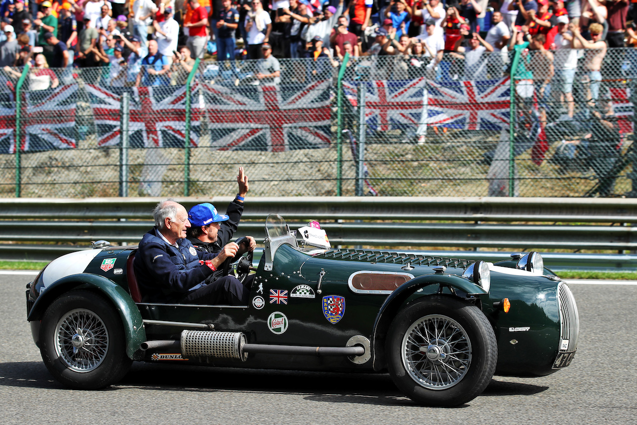 GP BELGIO, Fernando Alonso (ESP) Alpine F1 Team on the drivers parade.
28.08.2022. Formula 1 World Championship, Rd 14, Belgian Grand Prix, Spa Francorchamps, Belgium, Gara Day.
 - www.xpbimages.com, EMail: requests@xpbimages.com © Copyright: Coates / XPB Images