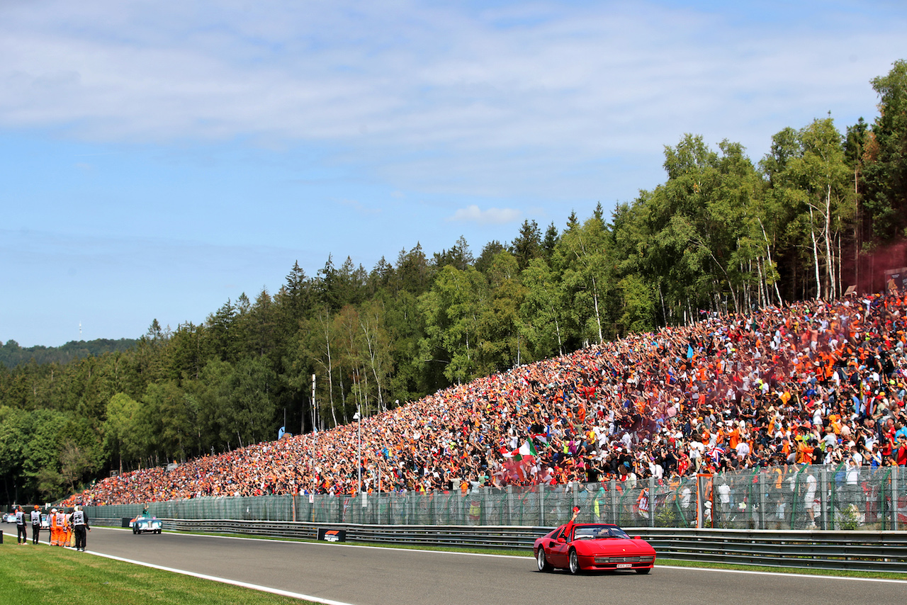 GP BELGIO, Carlos Sainz Jr (ESP) Ferrari on the drivers parade.
28.08.2022. Formula 1 World Championship, Rd 14, Belgian Grand Prix, Spa Francorchamps, Belgium, Gara Day.
 - www.xpbimages.com, EMail: requests@xpbimages.com © Copyright: Coates / XPB Images