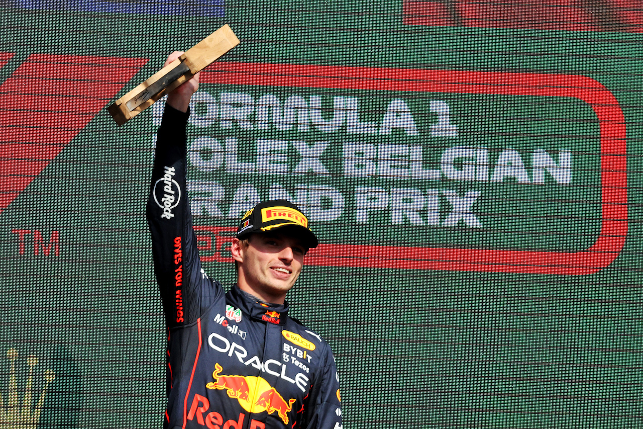GP BELGIO, vincitore Max Verstappen (NLD) Red Bull Racing celebrates On the podium.
28.08.2022. Formula 1 World Championship, Rd 14, Belgian Grand Prix, Spa Francorchamps, Belgium, Gara Day.
- www.xpbimages.com, EMail: requests@xpbimages.com © Copyright: Bearne / XPB Images