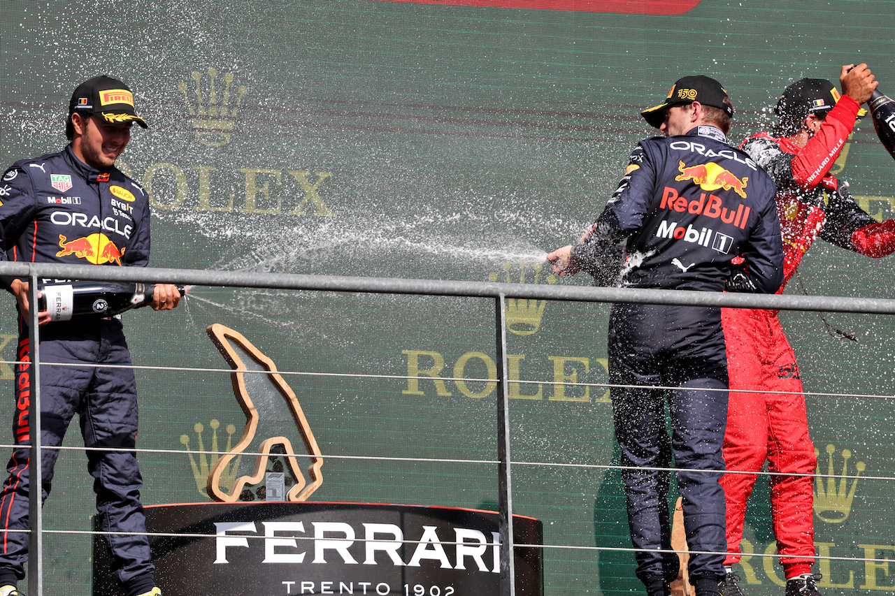 GP BELGIO, The podium (L to R): Sergio Perez (MEX) Red Bull Racing, second; Max Verstappen (NLD) Red Bull Racing, vincitore; Carlos Sainz Jr (ESP) Ferrari, third.
28.08.2022. Formula 1 World Championship, Rd 14, Belgian Grand Prix, Spa Francorchamps, Belgium, Gara Day.
- www.xpbimages.com, EMail: requests@xpbimages.com © Copyright: Bearne / XPB Images