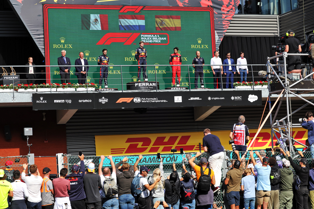GP BELGIO, The podium (L to R): Sergio Perez (MEX) Red Bull Racing, second; Max Verstappen (NLD) Red Bull Racing, vincitore; Carlos Sainz Jr (ESP) Ferrari, third.
28.08.2022. Formula 1 World Championship, Rd 14, Belgian Grand Prix, Spa Francorchamps, Belgium, Gara Day.
- www.xpbimages.com, EMail: requests@xpbimages.com © Copyright: Bearne / XPB Images