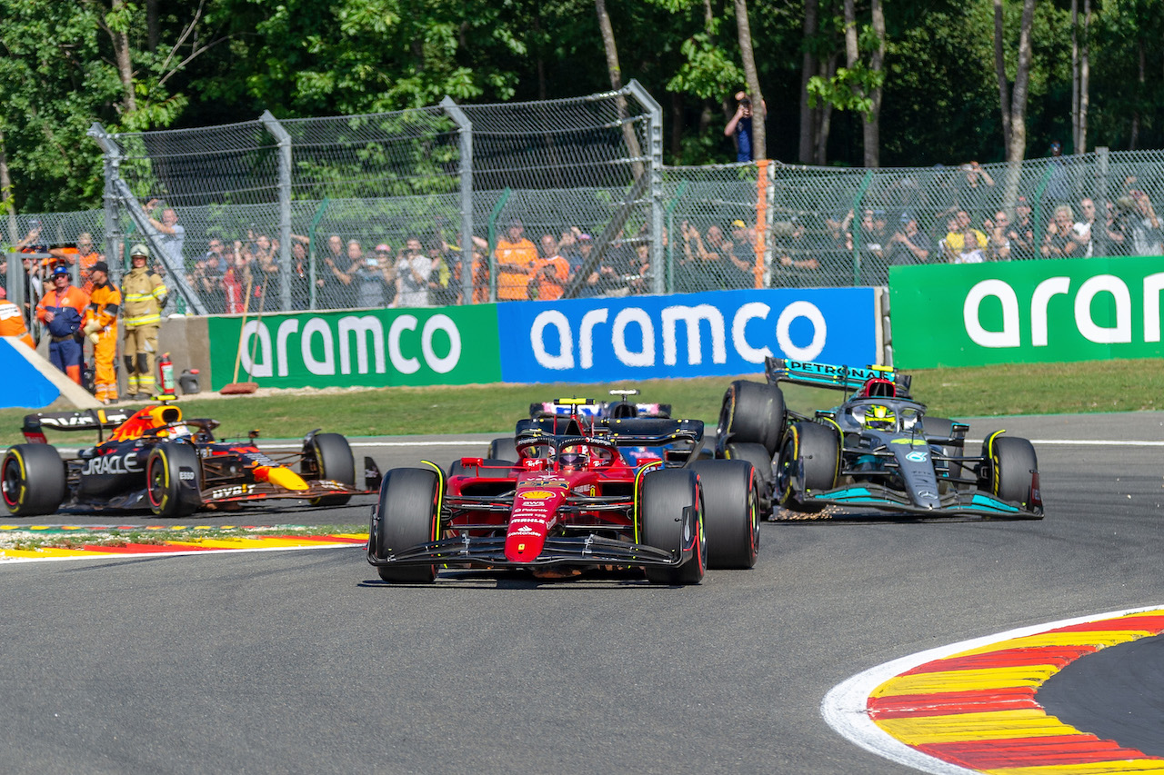 GP BELGIO, Lewis Hamilton (GBR) Mercedes AMG F1 W13 crashes with Fernando Alonso (ESP) Alpine F1 Team A522 at the partenza of the race.
28.08.2022. Formula 1 World Championship, Rd 14, Belgian Grand Prix, Spa Francorchamps, Belgium, Gara Day.
- www.xpbimages.com, EMail: requests@xpbimages.com © Copyright: Vangheluwe / XPB Images