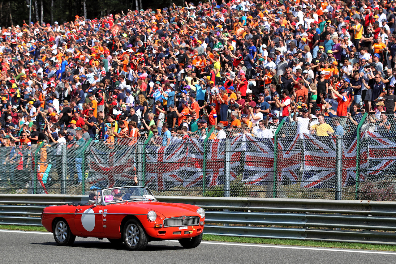 GP BELGIO, Yuki Tsunoda (JPN) AlphaTauri on the drivers parade.
28.08.2022. Formula 1 World Championship, Rd 14, Belgian Grand Prix, Spa Francorchamps, Belgium, Gara Day.
 - www.xpbimages.com, EMail: requests@xpbimages.com © Copyright: Coates / XPB Images