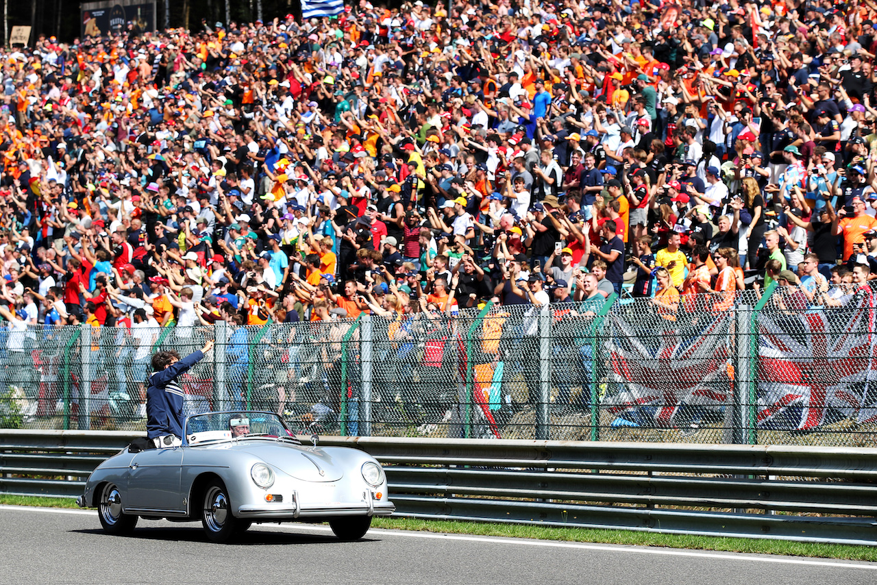 GP BELGIO, Pierre Gasly (FRA) AlphaTauri on the drivers parade.
28.08.2022. Formula 1 World Championship, Rd 14, Belgian Grand Prix, Spa Francorchamps, Belgium, Gara Day.
 - www.xpbimages.com, EMail: requests@xpbimages.com © Copyright: Coates / XPB Images