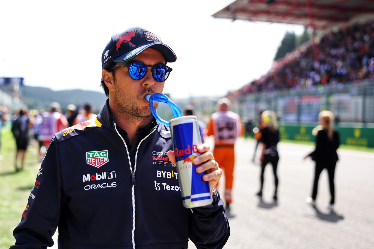 GP BELGIO, Sergio Perez (MEX) Red Bull Racing on the drivers parade.
28.08.2022. Formula 1 World Championship, Rd 14, Belgian Grand Prix, Spa Francorchamps, Belgium, Gara Day.
- www.xpbimages.com, EMail: requests@xpbimages.com © Copyright: Bearne / XPB Images