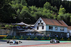 GP BELGIO, Esteban Ocon (FRA) Alpine F1 Team A522 e Alexander Albon (THA) Williams Racing FW44.
28.08.2022. Formula 1 World Championship, Rd 14, Belgian Grand Prix, Spa Francorchamps, Belgium, Gara Day.
- www.xpbimages.com, EMail: requests@xpbimages.com © Copyright: Bearne / XPB Images