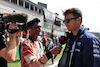 GP BELGIO, (L to R): Lawrence Barretto (GBR) Formula 1 Senior Writer Editor with Alexander Albon (THA) Williams Racing on the drivers parade.
28.08.2022. Formula 1 World Championship, Rd 14, Belgian Grand Prix, Spa Francorchamps, Belgium, Gara Day.
- www.xpbimages.com, EMail: requests@xpbimages.com © Copyright: Bearne / XPB Images