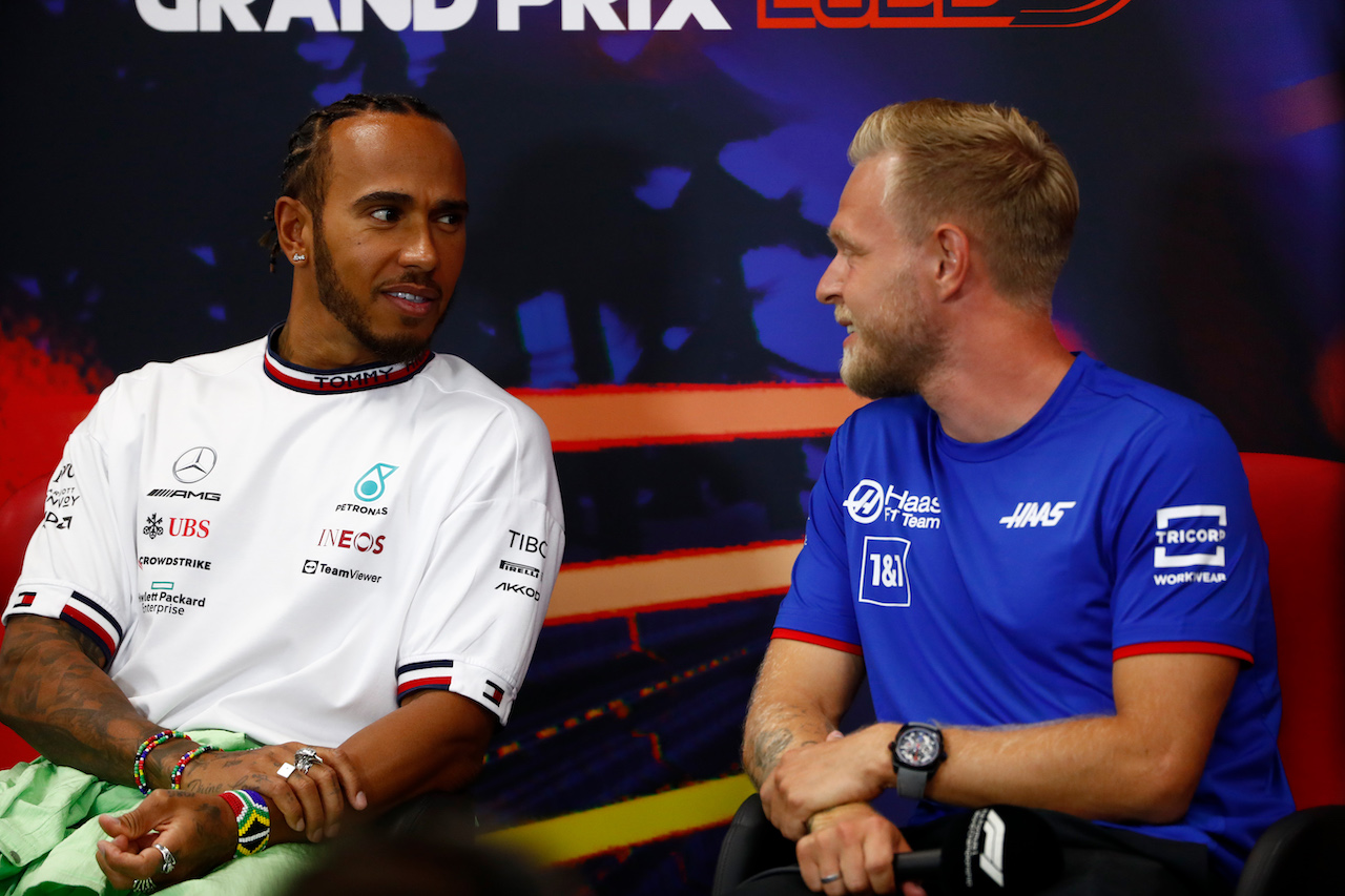 GP BELGIO, (L to R): Lewis Hamilton (GBR) Mercedes AMG F1 e Kevin Magnussen (DEN) Haas F1 Team in the FIA Press Conference.
25.08.2022. Formula 1 World Championship, Rd 14, Belgian Grand Prix, Spa Francorchamps, Belgium, Preparation Day.
- www.xpbimages.com, EMail: requests@xpbimages.com © Copyright: XPB Images