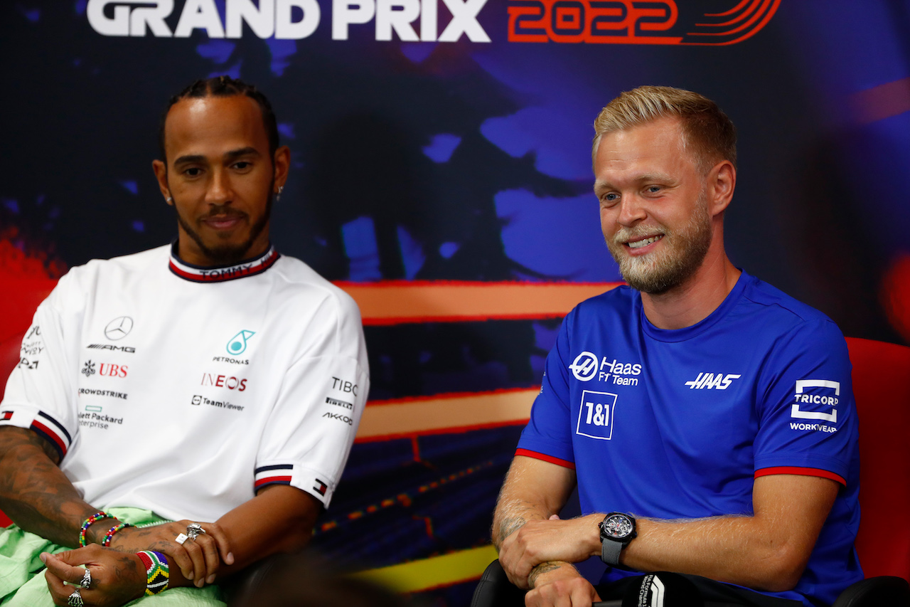 GP BELGIO, (L to R): Lewis Hamilton (GBR) Mercedes AMG F1 e Kevin Magnussen (DEN) Haas F1 Team in the FIA Press Conference.
25.08.2022. Formula 1 World Championship, Rd 14, Belgian Grand Prix, Spa Francorchamps, Belgium, Preparation Day.
- www.xpbimages.com, EMail: requests@xpbimages.com © Copyright: XPB Images
