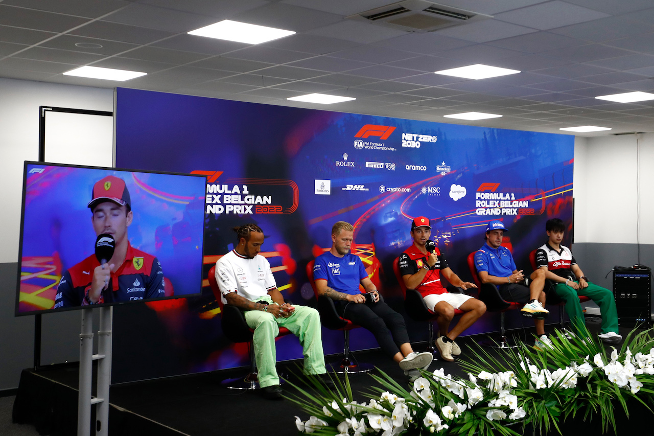 GP BELGIO, (L to R): Lewis Hamilton (GBR) Mercedes AMG F1; Kevin Magnussen (DEN) Haas F1 Team; Charles Leclerc (MON) Ferrari; Fernando Alonso (ESP) Alpine F1 Team; e Guanyu Zhou (CHN) Alfa Romeo F1 Team, in the FIA Press Conference.
25.08.2022. Formula 1 World Championship, Rd 14, Belgian Grand Prix, Spa Francorchamps, Belgium, Preparation Day.
- www.xpbimages.com, EMail: requests@xpbimages.com © Copyright: XPB Images