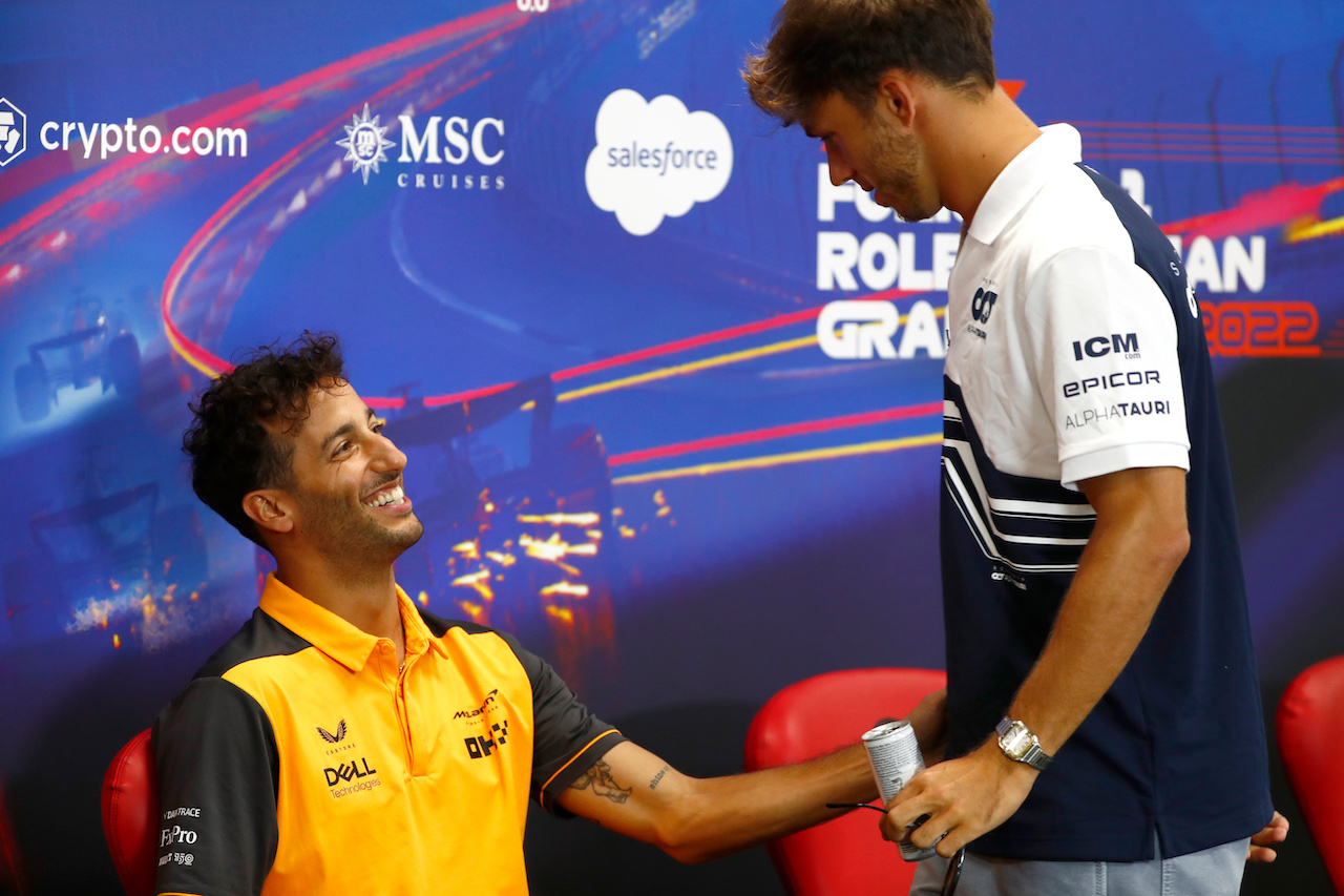 GP BELGIO, (L to R): Daniel Ricciardo (AUS) McLaren e Pierre Gasly (FRA) AlphaTauri in the FIA Press Conference.
25.08.2022. Formula 1 World Championship, Rd 14, Belgian Grand Prix, Spa Francorchamps, Belgium, Preparation Day.
- www.xpbimages.com, EMail: requests@xpbimages.com © Copyright: XPB Images
