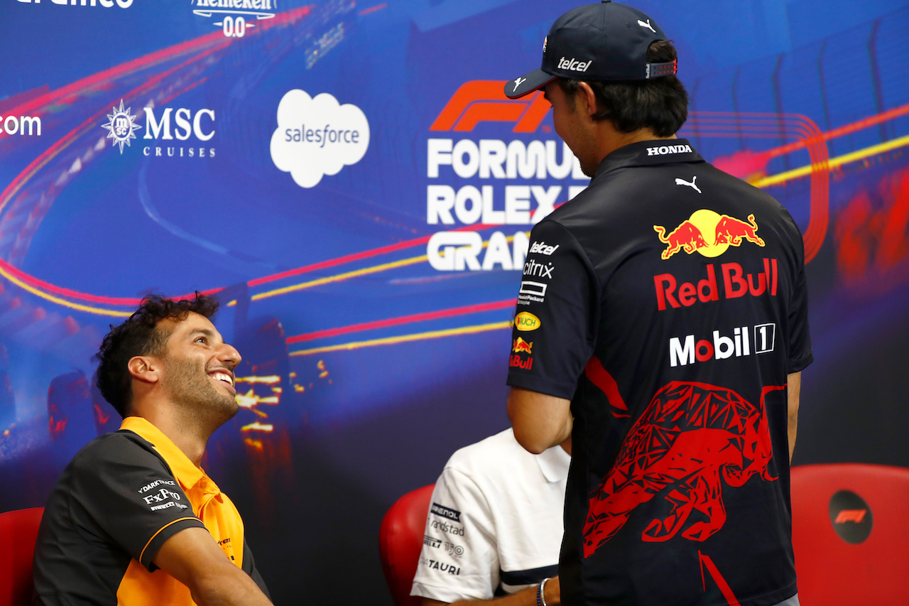 GP BELGIO, (L to R): Daniel Ricciardo (AUS) McLaren e Sergio Perez (MEX) Red Bull Racing in the FIA Press Conference.
25.08.2022. Formula 1 World Championship, Rd 14, Belgian Grand Prix, Spa Francorchamps, Belgium, Preparation Day.
- www.xpbimages.com, EMail: requests@xpbimages.com © Copyright: XPB Images