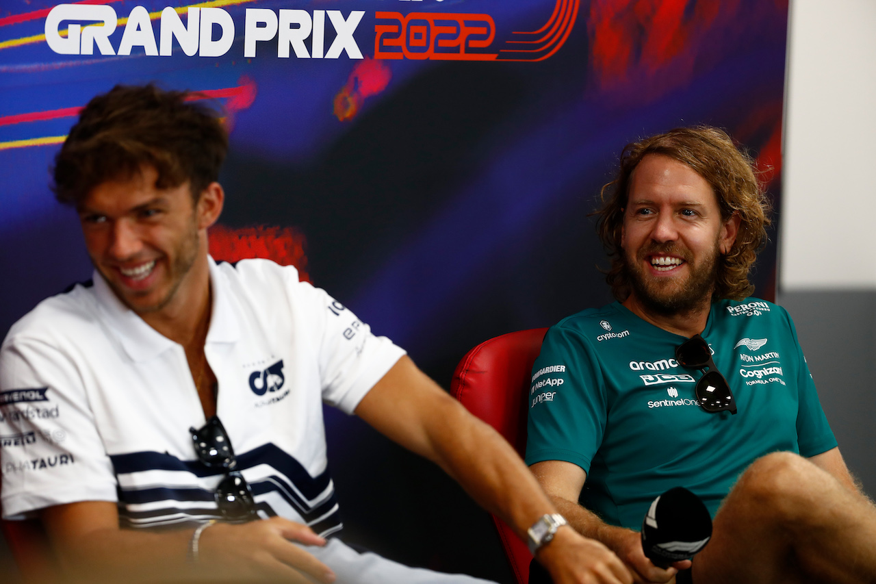 GP BELGIO, (L to R): Pierre Gasly (FRA) AlphaTauri e Sergio Perez (MEX) Red Bull Racing in the FIA Press Conference.
25.08.2022. Formula 1 World Championship, Rd 14, Belgian Grand Prix, Spa Francorchamps, Belgium, Preparation Day.
- www.xpbimages.com, EMail: requests@xpbimages.com © Copyright: XPB Images