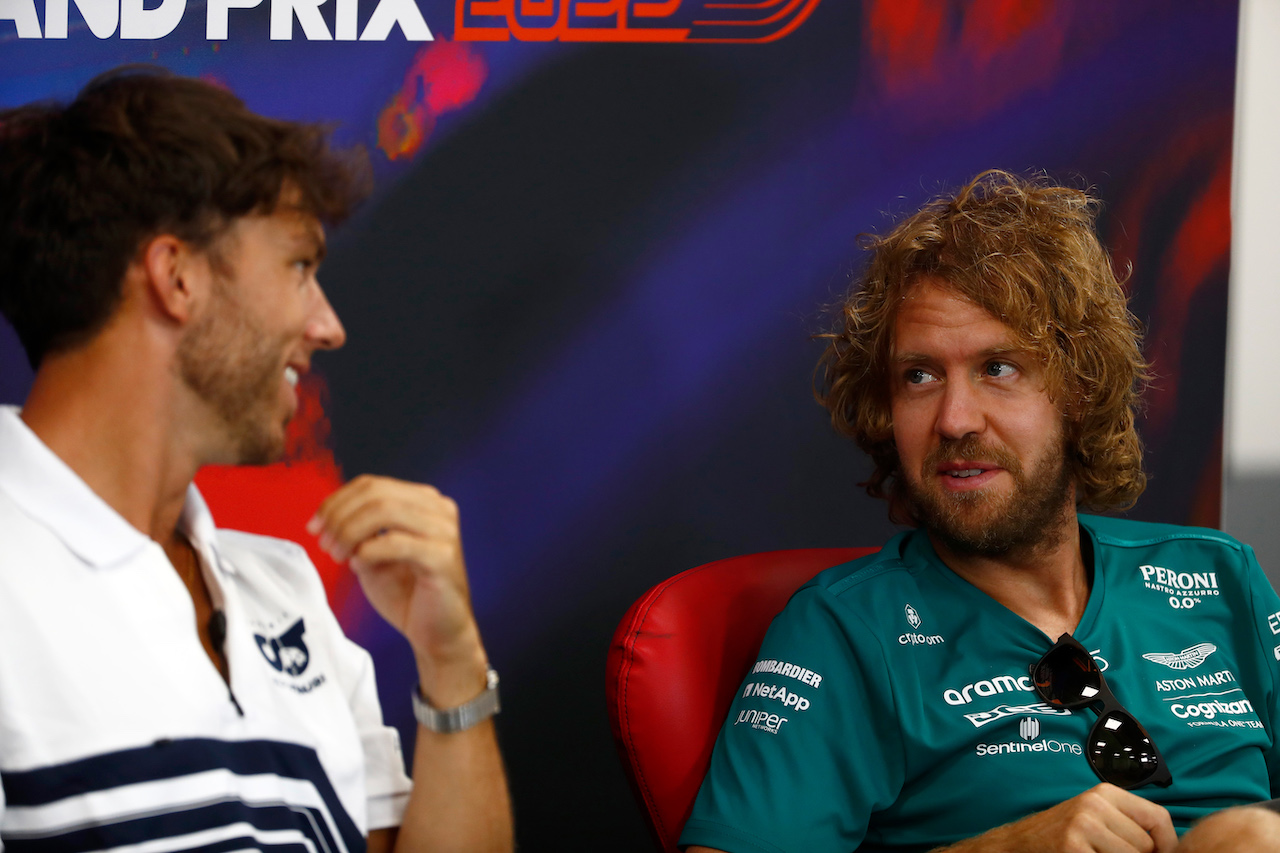 GP BELGIO, (L to R): Pierre Gasly (FRA) AlphaTauri e Sergio Perez (MEX) Red Bull Racing in the FIA Press Conference.
25.08.2022. Formula 1 World Championship, Rd 14, Belgian Grand Prix, Spa Francorchamps, Belgium, Preparation Day.
- www.xpbimages.com, EMail: requests@xpbimages.com © Copyright: XPB Images