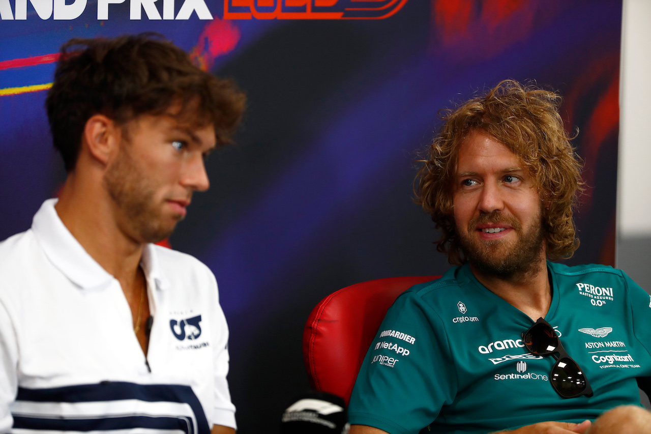GP BELGIO, (L to R): Pierre Gasly (FRA) AlphaTauri e Sergio Perez (MEX) Red Bull Racing in the FIA Press Conference.
25.08.2022. Formula 1 World Championship, Rd 14, Belgian Grand Prix, Spa Francorchamps, Belgium, Preparation Day.
- www.xpbimages.com, EMail: requests@xpbimages.com © Copyright: XPB Images