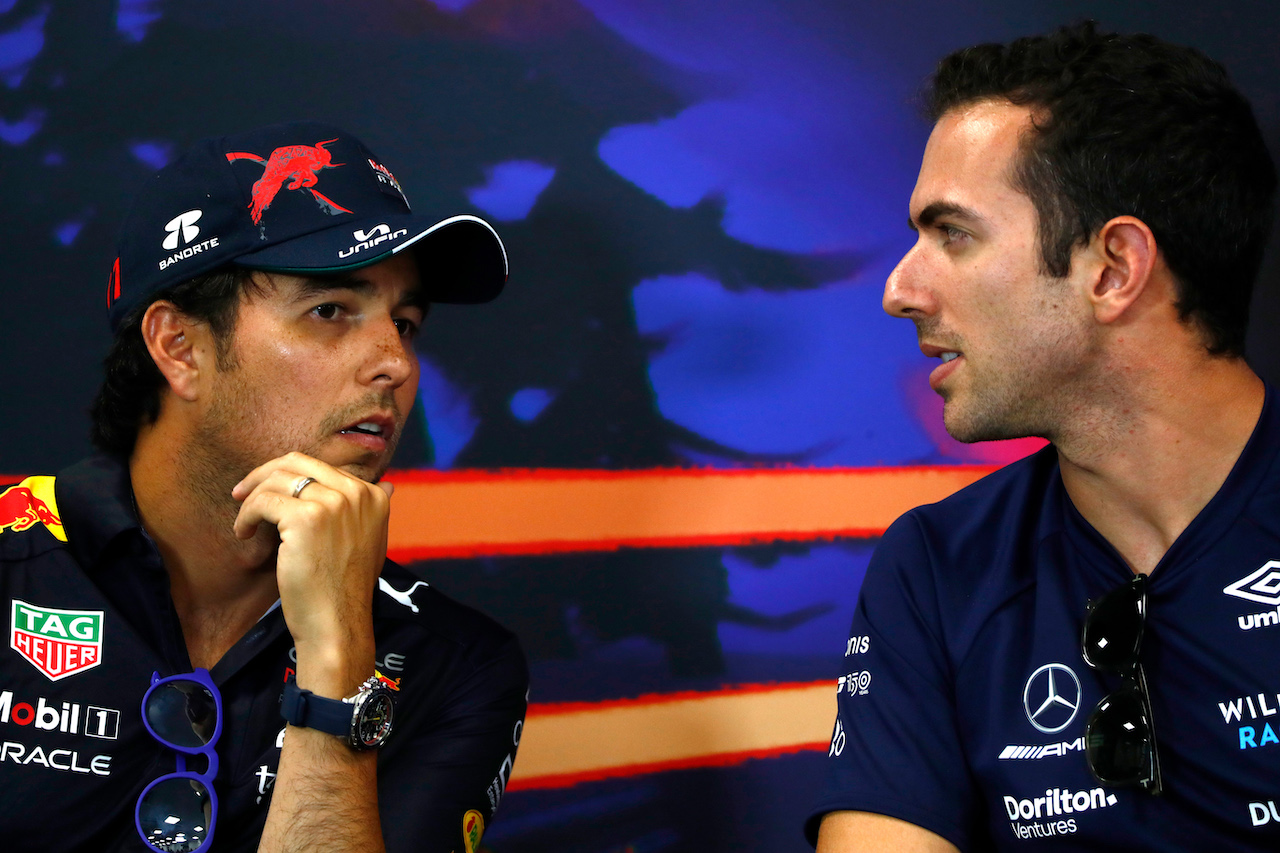 GP BELGIO, (L to R): Sergio Perez (MEX) Red Bull Racing e Nicholas Latifi (CDN) Williams Racing Nicholas Latifi (CDN) Williams Racing in the FIA Press Conference.
25.08.2022. Formula 1 World Championship, Rd 14, Belgian Grand Prix, Spa Francorchamps, Belgium, Preparation Day.
- www.xpbimages.com, EMail: requests@xpbimages.com © Copyright: XPB Images