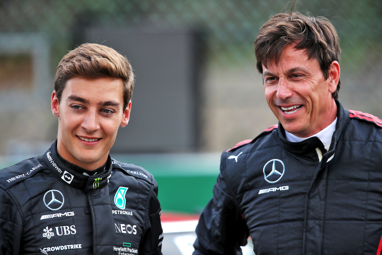 GP BELGIO, (L to R): George Russell (GBR) Mercedes AMG F1 e Toto Wolff (GER) Mercedes AMG F1 Shareholder e Executive Director.
25.08.2022. Formula 1 World Championship, Rd 14, Belgian Grand Prix, Spa Francorchamps, Belgium, Preparation Day.
 - www.xpbimages.com, EMail: requests@xpbimages.com © Copyright: Coates / XPB Images