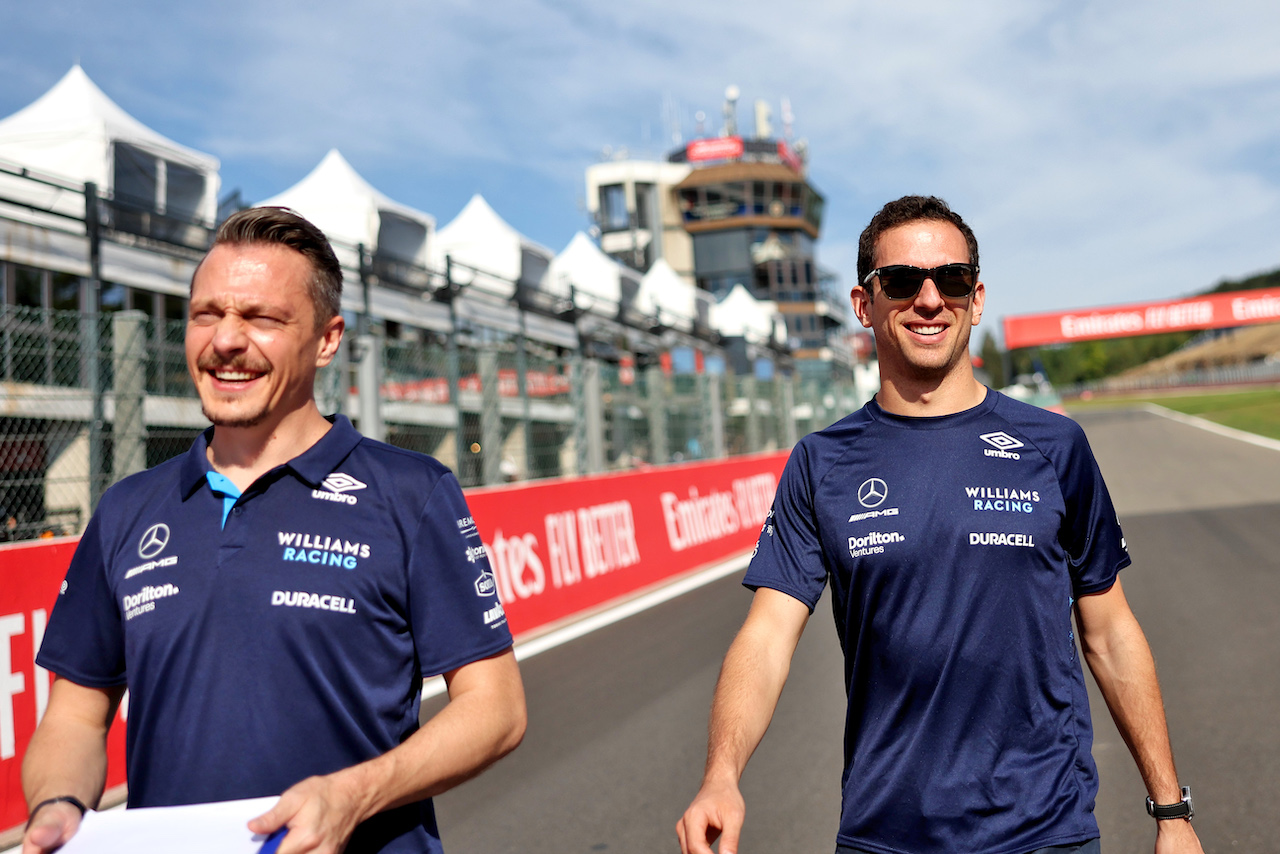 GP BELGIO, Nicholas Latifi (CDN) Williams Racing walks the circuit with the team.
25.08.2022. Formula 1 World Championship, Rd 14, Belgian Grand Prix, Spa Francorchamps, Belgium, Preparation Day.
- www.xpbimages.com, EMail: requests@xpbimages.com © Copyright: Bearne / XPB Images