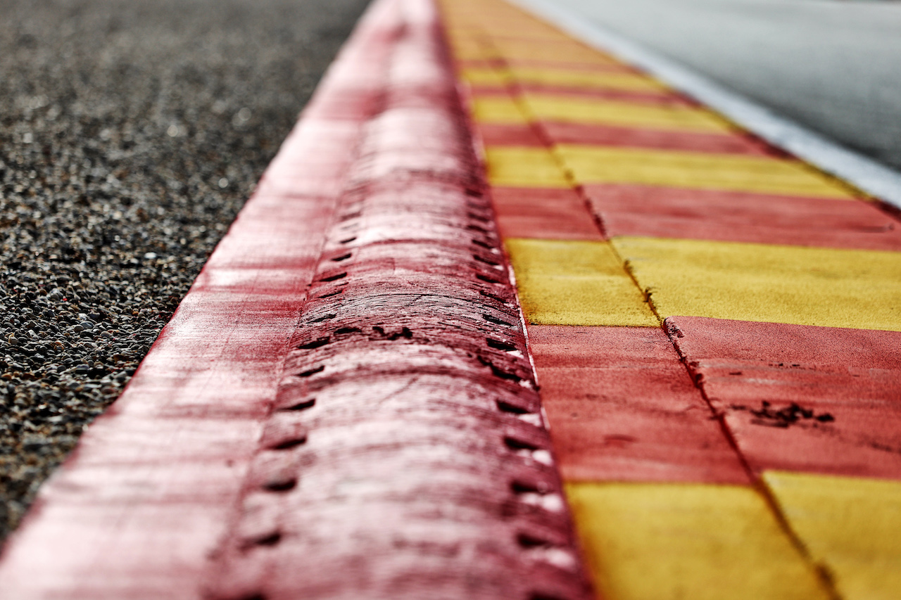 GP BELGIO, Circuit Atmosfera - kerb detail.
25.08.2022. Formula 1 World Championship, Rd 14, Belgian Grand Prix, Spa Francorchamps, Belgium, Preparation Day.
- www.xpbimages.com, EMail: requests@xpbimages.com © Copyright: Moy / XPB Images