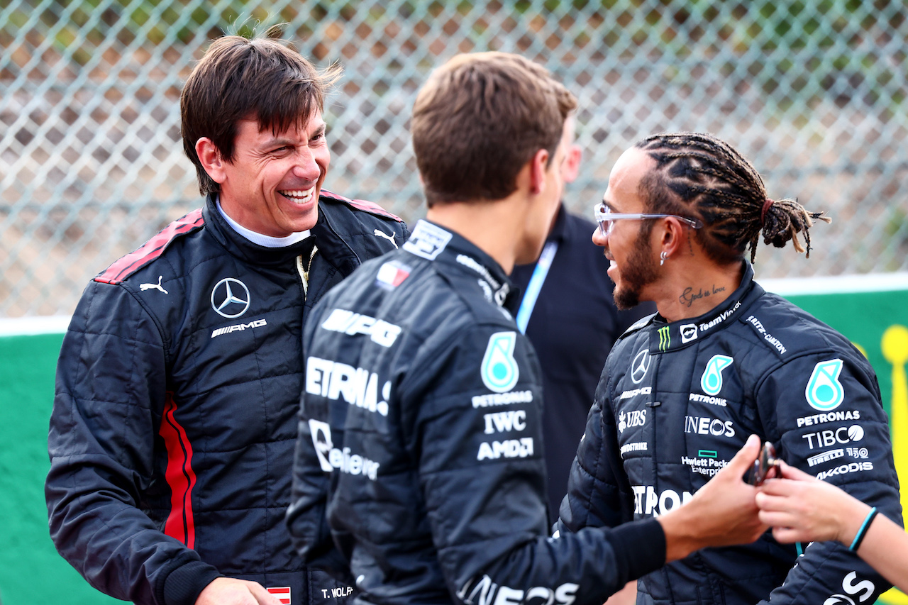 GP BELGIO, (L to R): Toto Wolff (GER) Mercedes AMG F1 Shareholder e Executive Director with George Russell (GBR) Mercedes AMG F1 e Lewis Hamilton (GBR) Mercedes AMG F1.
25.08.2022. Formula 1 World Championship, Rd 14, Belgian Grand Prix, Spa Francorchamps, Belgium, Preparation Day.
- www.xpbimages.com, EMail: requests@xpbimages.com © Copyright: Batchelor / XPB Images