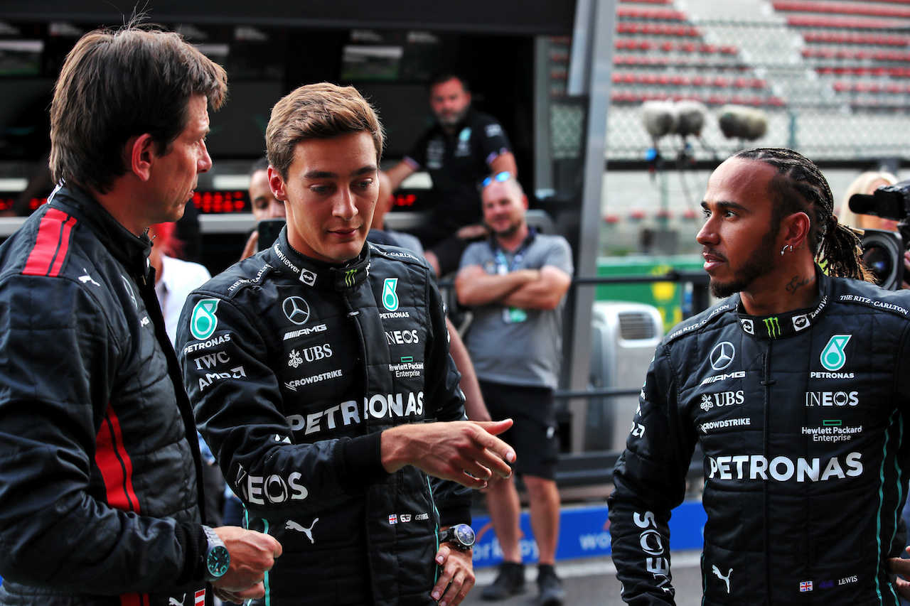 GP BELGIO, (L to R): Toto Wolff (GER) Mercedes AMG F1 Shareholder e Executive Director with George Russell (GBR) Mercedes AMG F1 e Lewis Hamilton (GBR) Mercedes AMG F1.
25.08.2022. Formula 1 World Championship, Rd 14, Belgian Grand Prix, Spa Francorchamps, Belgium, Preparation Day.
 - www.xpbimages.com, EMail: requests@xpbimages.com © Copyright: Coates / XPB Images