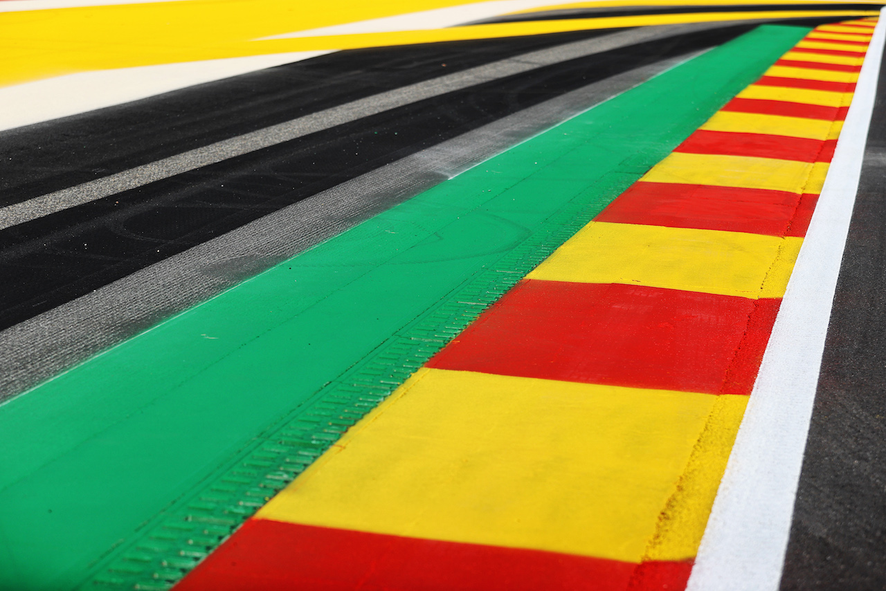 GP BELGIO, Circuit Atmosfera - kerb detail.
25.08.2022. Formula 1 World Championship, Rd 14, Belgian Grand Prix, Spa Francorchamps, Belgium, Preparation Day.
- www.xpbimages.com, EMail: requests@xpbimages.com © Copyright: Moy / XPB Images