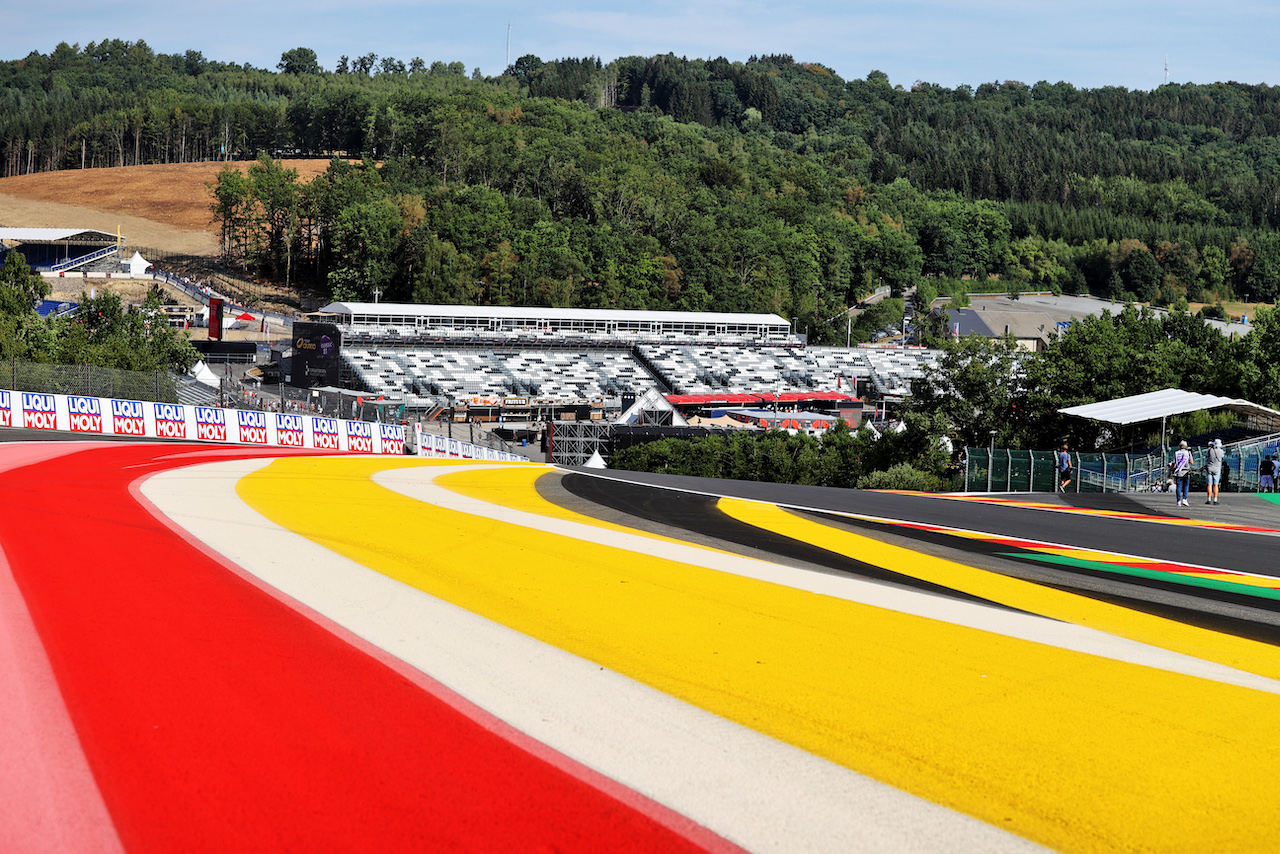 GP BELGIO, Circuit Atmosfera - Eau Rouge / Raidillon.
25.08.2022. Formula 1 World Championship, Rd 14, Belgian Grand Prix, Spa Francorchamps, Belgium, Preparation Day.
- www.xpbimages.com, EMail: requests@xpbimages.com © Copyright: Moy / XPB Images