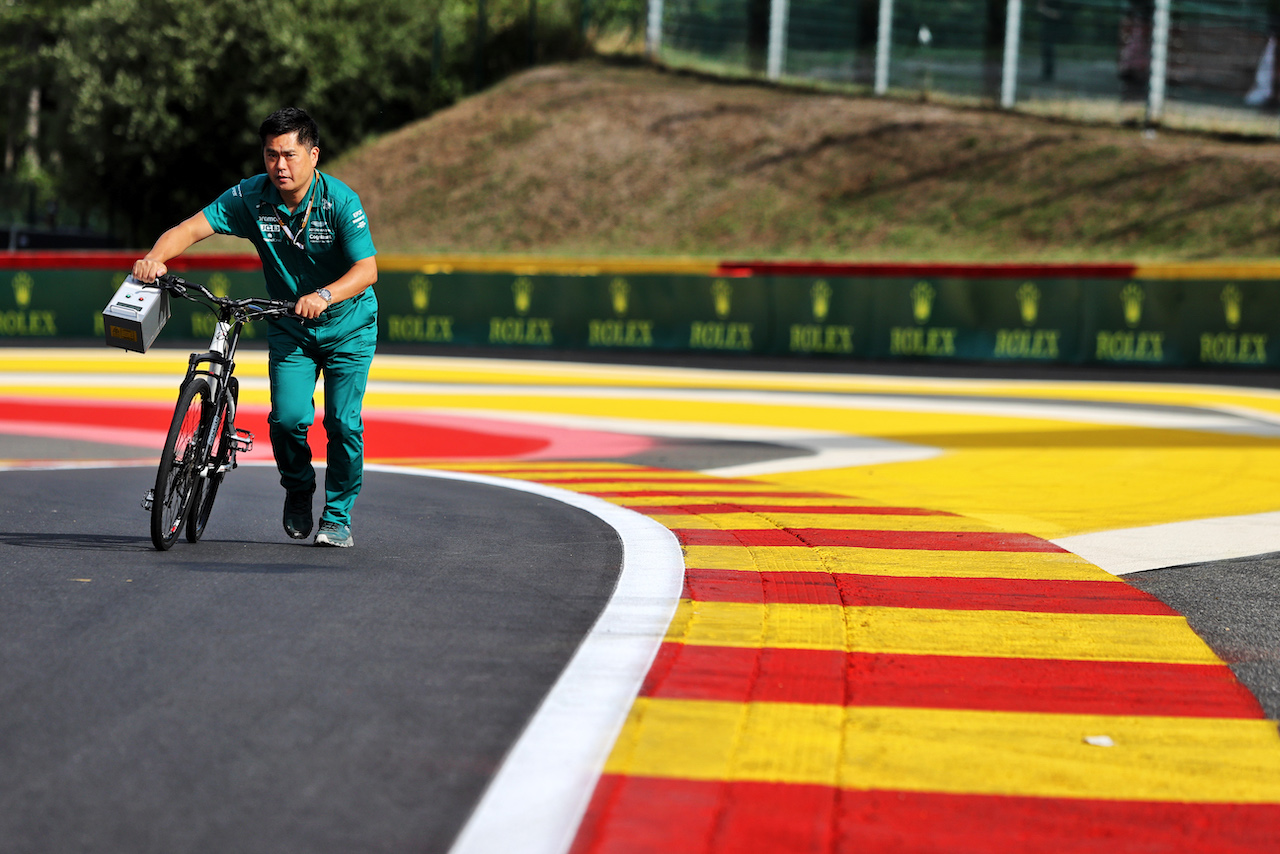 GP BELGIO, Jun Matsuzaki (JPN) Aston Martin F1 Team Senior Tyre Engineer walks the circuit.
25.08.2022. Formula 1 World Championship, Rd 14, Belgian Grand Prix, Spa Francorchamps, Belgium, Preparation Day.
- www.xpbimages.com, EMail: requests@xpbimages.com © Copyright: Moy / XPB Images