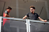 GP BELGIO, (L to R): Carlos Sainz Jr (ESP) Ferrari e Mattia Binotto (ITA) Ferrari Team Principal.
25.08.2022. Formula 1 World Championship, Rd 14, Belgian Grand Prix, Spa Francorchamps, Belgium, Preparation Day.
 - www.xpbimages.com, EMail: requests@xpbimages.com © Copyright: Coates / XPB Images