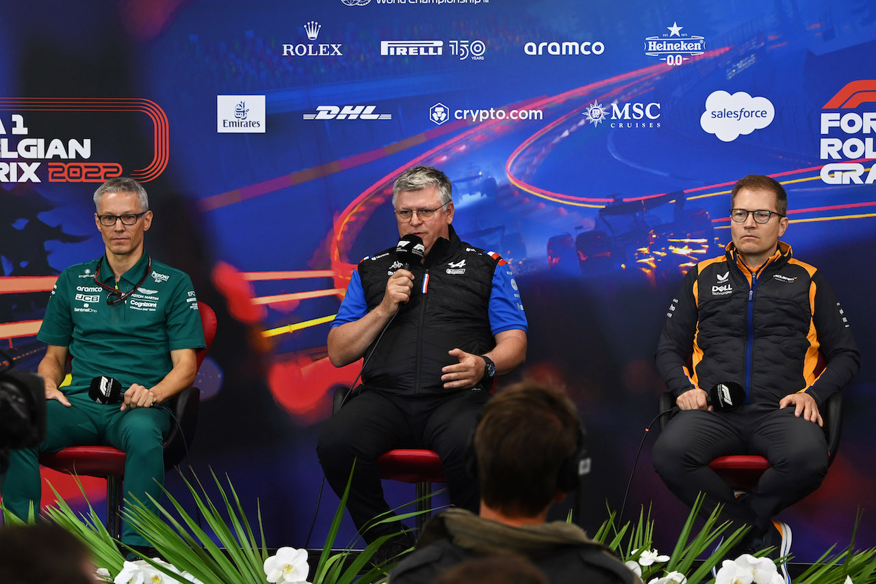GP BELGIO, (L to R): Mike Krack (LUX) Aston Martin F1 Team, Team Principal; Otmar Szafnauer (USA) Alpine F1 Team, Team Principal; e Andreas Seidl, McLaren Managing Director, in the FIA Press Conference.
27.08.2022. Formula 1 World Championship, Rd 14, Belgian Grand Prix, Spa Francorchamps, Belgium, Qualifiche Day.
- www.xpbimages.com, EMail: requests@xpbimages.com © Copyright: XPB Images