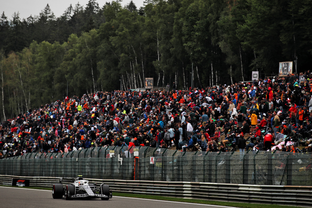 GP BELGIO, Yuki Tsunoda (JPN) AlphaTauri AT03.
27.08.2022. Formula 1 World Championship, Rd 14, Belgian Grand Prix, Spa Francorchamps, Belgium, Qualifiche Day.
 - www.xpbimages.com, EMail: requests@xpbimages.com © Copyright: Coates / XPB Images