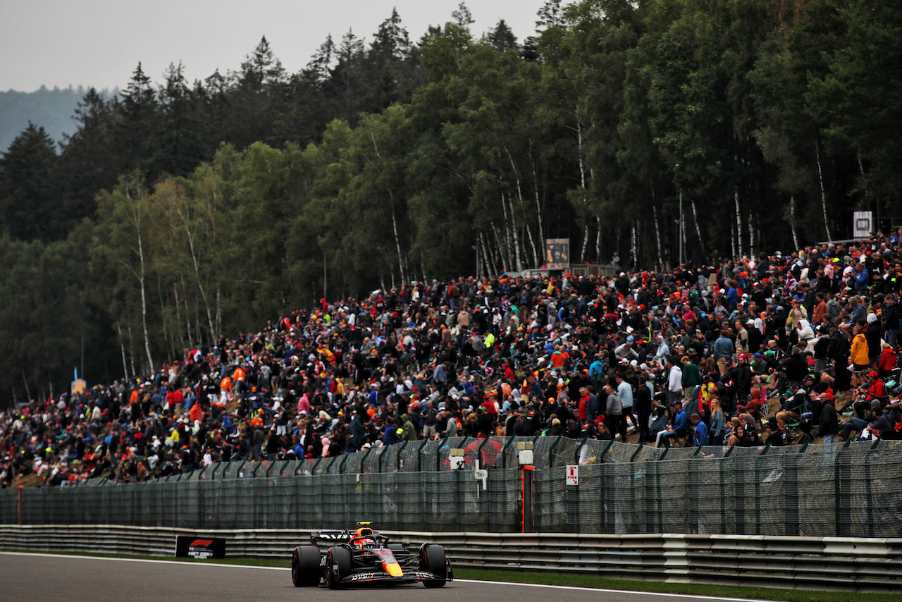 GP BELGIO, Sergio Perez (MEX) Red Bull Racing RB18.
27.08.2022. Formula 1 World Championship, Rd 14, Belgian Grand Prix, Spa Francorchamps, Belgium, Qualifiche Day.
 - www.xpbimages.com, EMail: requests@xpbimages.com © Copyright: Coates / XPB Images