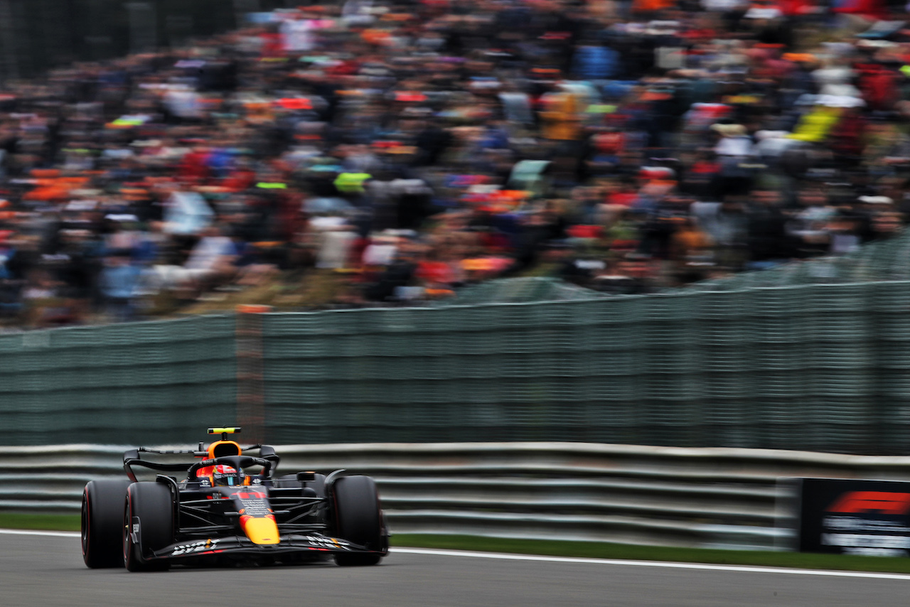 GP BELGIO, Sergio Perez (MEX) Red Bull Racing RB18.
27.08.2022. Formula 1 World Championship, Rd 14, Belgian Grand Prix, Spa Francorchamps, Belgium, Qualifiche Day.
 - www.xpbimages.com, EMail: requests@xpbimages.com © Copyright: Coates / XPB Images