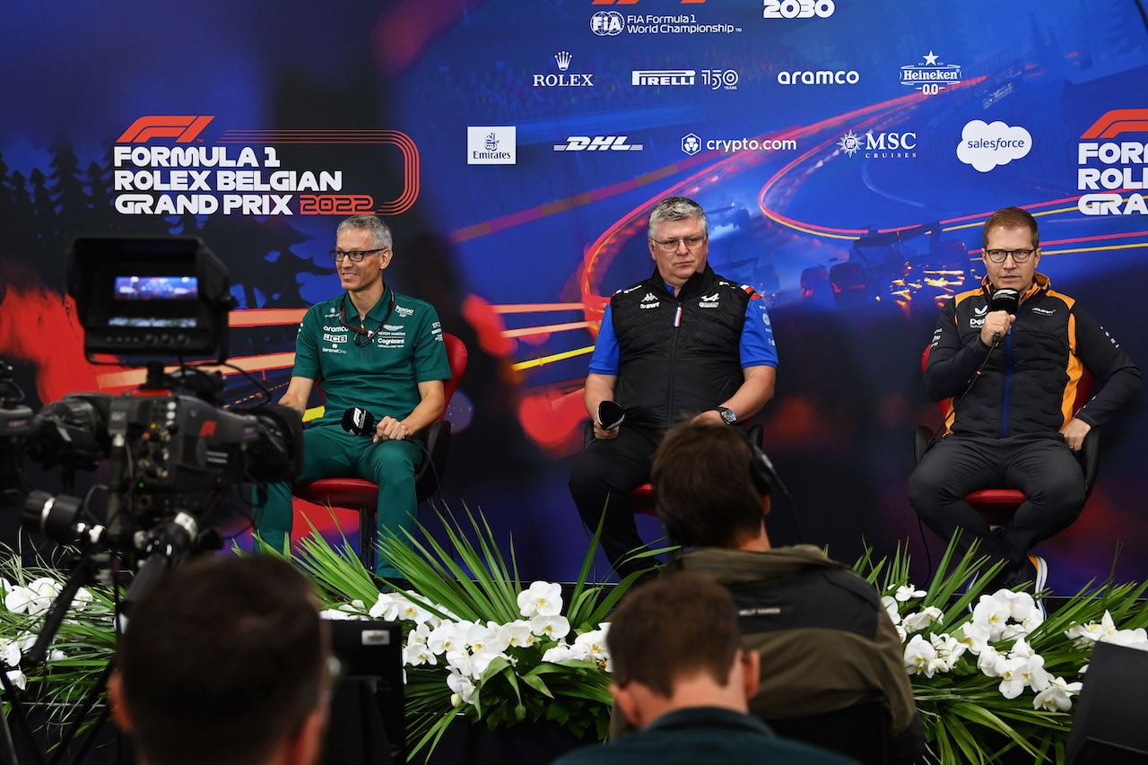 GP BELGIO, (L to R): Mike Krack (LUX) Aston Martin F1 Team, Team Principal; Otmar Szafnauer (USA) Alpine F1 Team, Team Principal; e Andreas Seidl, McLaren Managing Director, in the FIA Press Conference.
27.08.2022. Formula 1 World Championship, Rd 14, Belgian Grand Prix, Spa Francorchamps, Belgium, Qualifiche Day.
- www.xpbimages.com, EMail: requests@xpbimages.com © Copyright: XPB Images