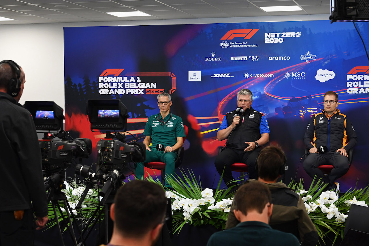 GP BELGIO, (L to R): Mike Krack (LUX) Aston Martin F1 Team, Team Principal; Otmar Szafnauer (USA) Alpine F1 Team, Team Principal; e Andreas Seidl, McLaren Managing Director, in the FIA Press Conference.
27.08.2022. Formula 1 World Championship, Rd 14, Belgian Grand Prix, Spa Francorchamps, Belgium, Qualifiche Day.
- www.xpbimages.com, EMail: requests@xpbimages.com © Copyright: XPB Images