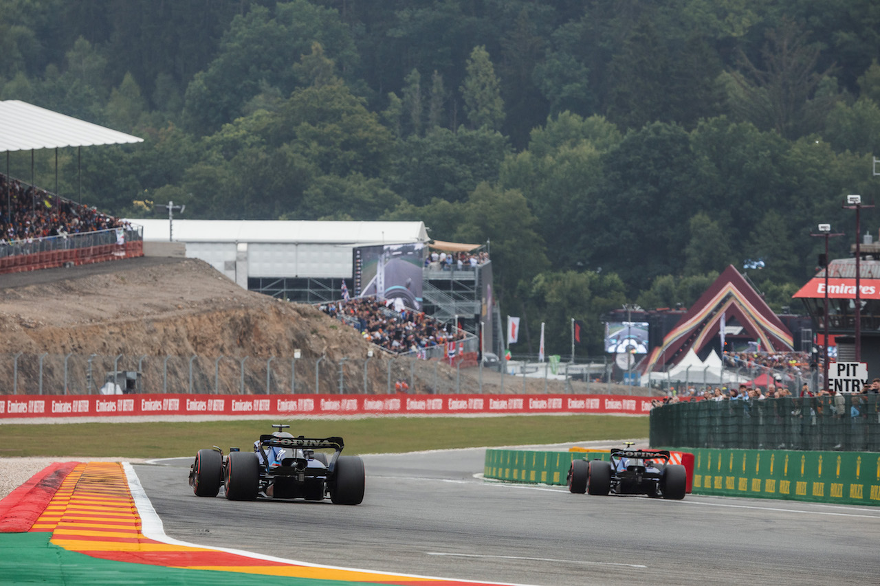 GP BELGIO, Alexander Albon (THA) Williams Racing FW44 e Nicholas Latifi (CDN) Williams Racing FW44.
27.08.2022. Formula 1 World Championship, Rd 14, Belgian Grand Prix, Spa Francorchamps, Belgium, Qualifiche Day.
- www.xpbimages.com, EMail: requests@xpbimages.com © Copyright: Bearne / XPB Images