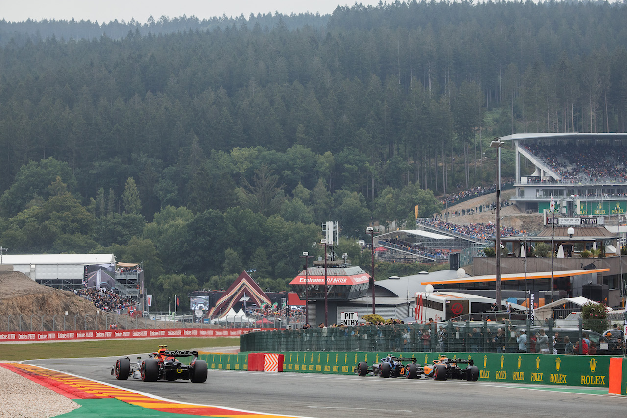 GP BELGIO, Sergio Perez (MEX) Red Bull Racing RB18.
27.08.2022. Formula 1 World Championship, Rd 14, Belgian Grand Prix, Spa Francorchamps, Belgium, Qualifiche Day.
- www.xpbimages.com, EMail: requests@xpbimages.com © Copyright: Bearne / XPB Images