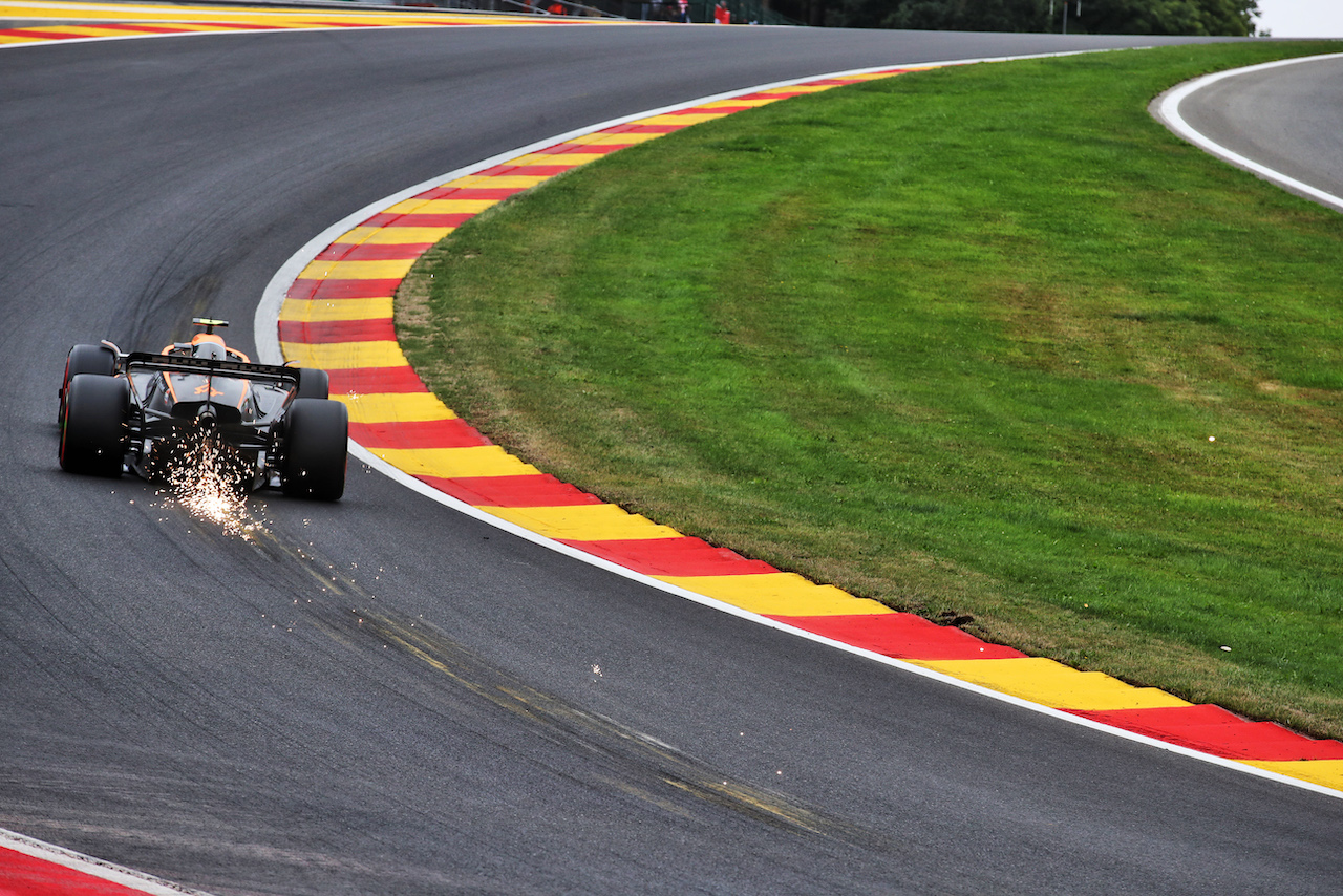 GP BELGIO, Lando Norris (GBR) McLaren MCL36 sends sparks flying.
27.08.2022. Formula 1 World Championship, Rd 14, Belgian Grand Prix, Spa Francorchamps, Belgium, Qualifiche Day.
 - www.xpbimages.com, EMail: requests@xpbimages.com © Copyright: Coates / XPB Images