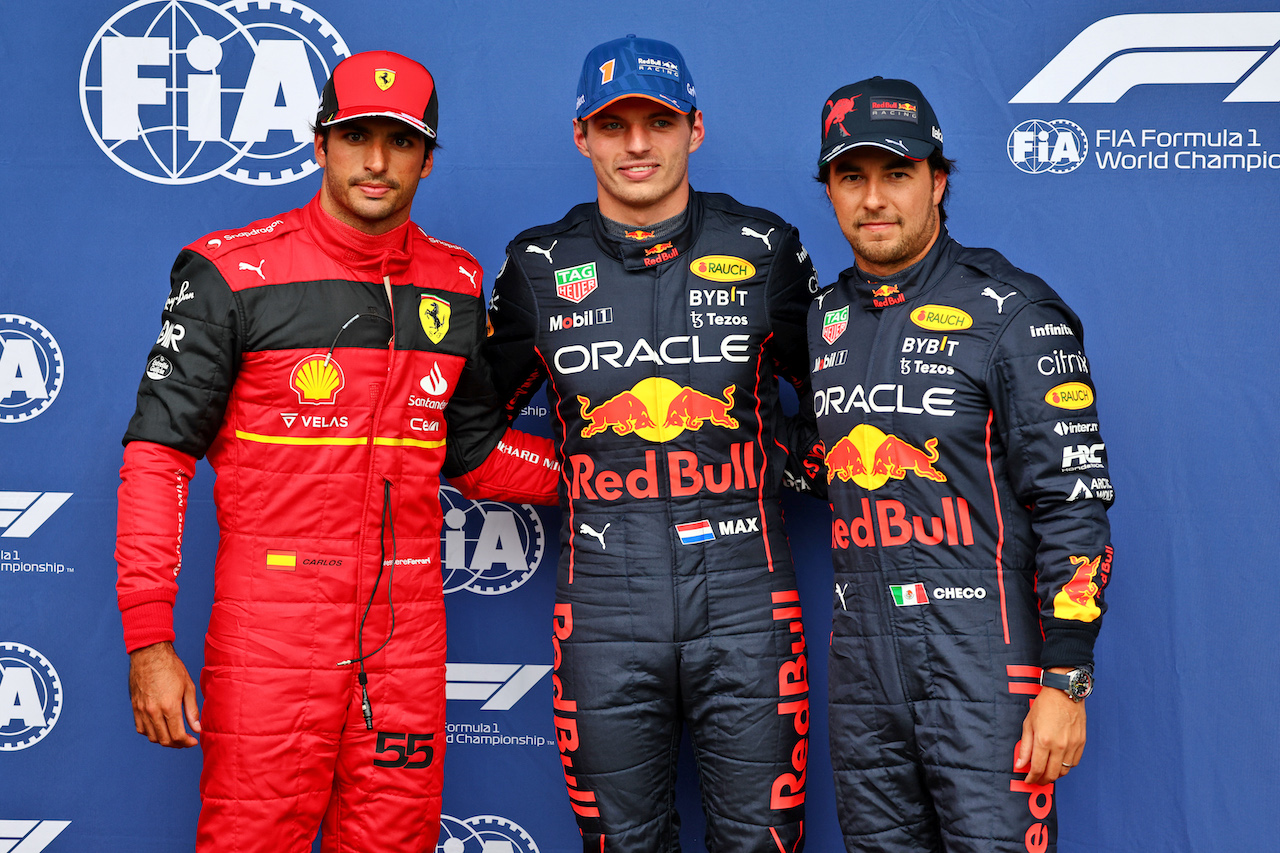 GP BELGIO, Qualifiche top three in parc ferme (L to R): Carlos Sainz Jr (ESP) Ferrari, second; Max Verstappen (NLD) Red Bull Racing, pole position; Sergio Perez (MEX) Red Bull Racing, third.
27.08.2022. Formula 1 World Championship, Rd 14, Belgian Grand Prix, Spa Francorchamps, Belgium, Qualifiche Day.
- www.xpbimages.com, EMail: requests@xpbimages.com © Copyright: Batchelor / XPB Images