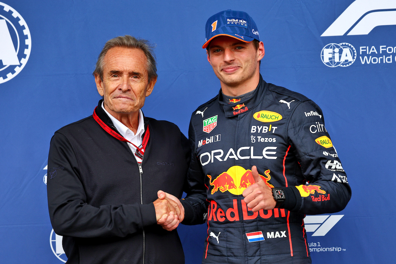 GP BELGIO, Max Verstappen (NLD) Red Bull Racing (Right) celebrates his pole position in qualifying parc ferme with Jacky Ickx (BEL).
27.08.2022. Formula 1 World Championship, Rd 14, Belgian Grand Prix, Spa Francorchamps, Belgium, Qualifiche Day.
- www.xpbimages.com, EMail: requests@xpbimages.com © Copyright: Batchelor / XPB Images