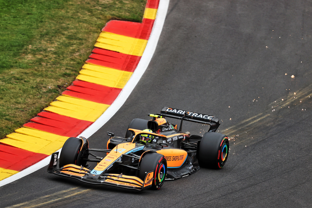 GP BELGIO, Lando Norris (GBR) McLaren MCL36 sends sparks flying.
27.08.2022. Formula 1 World Championship, Rd 14, Belgian Grand Prix, Spa Francorchamps, Belgium, Qualifiche Day.
- www.xpbimages.com, EMail: requests@xpbimages.com © Copyright: Moy / XPB Images