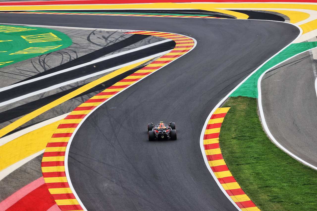 GP BELGIO, Sergio Perez (MEX) Red Bull Racing RB18.
27.08.2022. Formula 1 World Championship, Rd 14, Belgian Grand Prix, Spa Francorchamps, Belgium, Qualifiche Day.
- www.xpbimages.com, EMail: requests@xpbimages.com © Copyright: Moy / XPB Images