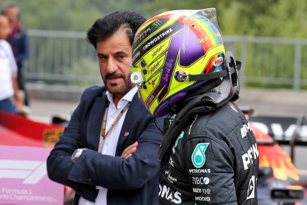 GP BELGIO, (L to R): Mohammed Bin Sulayem (UAE) FIA President with Lewis Hamilton (GBR) Mercedes AMG F1 in qualifying parc ferme.
27.08.2022. Formula 1 World Championship, Rd 14, Belgian Grand Prix, Spa Francorchamps, Belgium, Qualifiche Day.
 - www.xpbimages.com, EMail: requests@xpbimages.com © Copyright: Coates / XPB Images