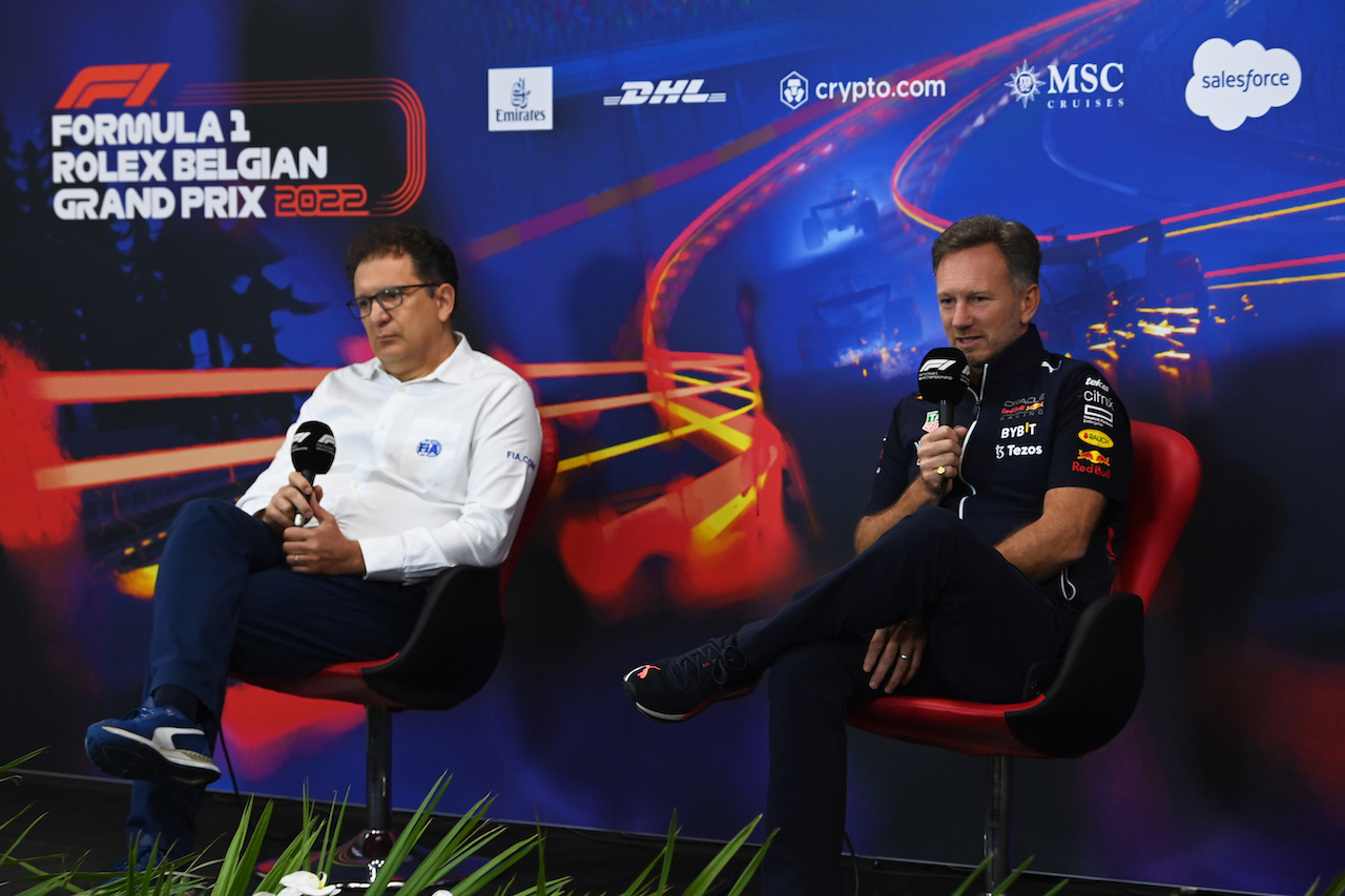 GP BELGIO, (L to R): Nicholas Tombazis (GRE) FIA Head of Single-Seater Technical Matters e Christian Horner (GBR) Red Bull Racing Team Principal in the FIA Press Conference.
27.08.2022. Formula 1 World Championship, Rd 14, Belgian Grand Prix, Spa Francorchamps, Belgium, Qualifiche Day.
- www.xpbimages.com, EMail: requests@xpbimages.com © Copyright: XPB Images