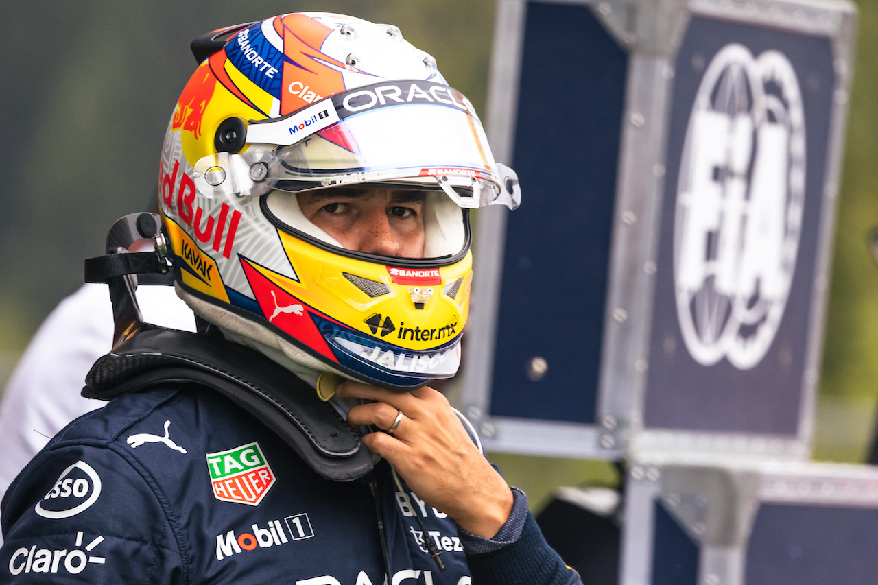 GP BELGIO, Sergio Perez (MEX) Red Bull Racing in qualifying parc ferme.
27.08.2022. Formula 1 World Championship, Rd 14, Belgian Grand Prix, Spa Francorchamps, Belgium, Qualifiche Day.
- www.xpbimages.com, EMail: requests@xpbimages.com © Copyright: Bearne / XPB Images