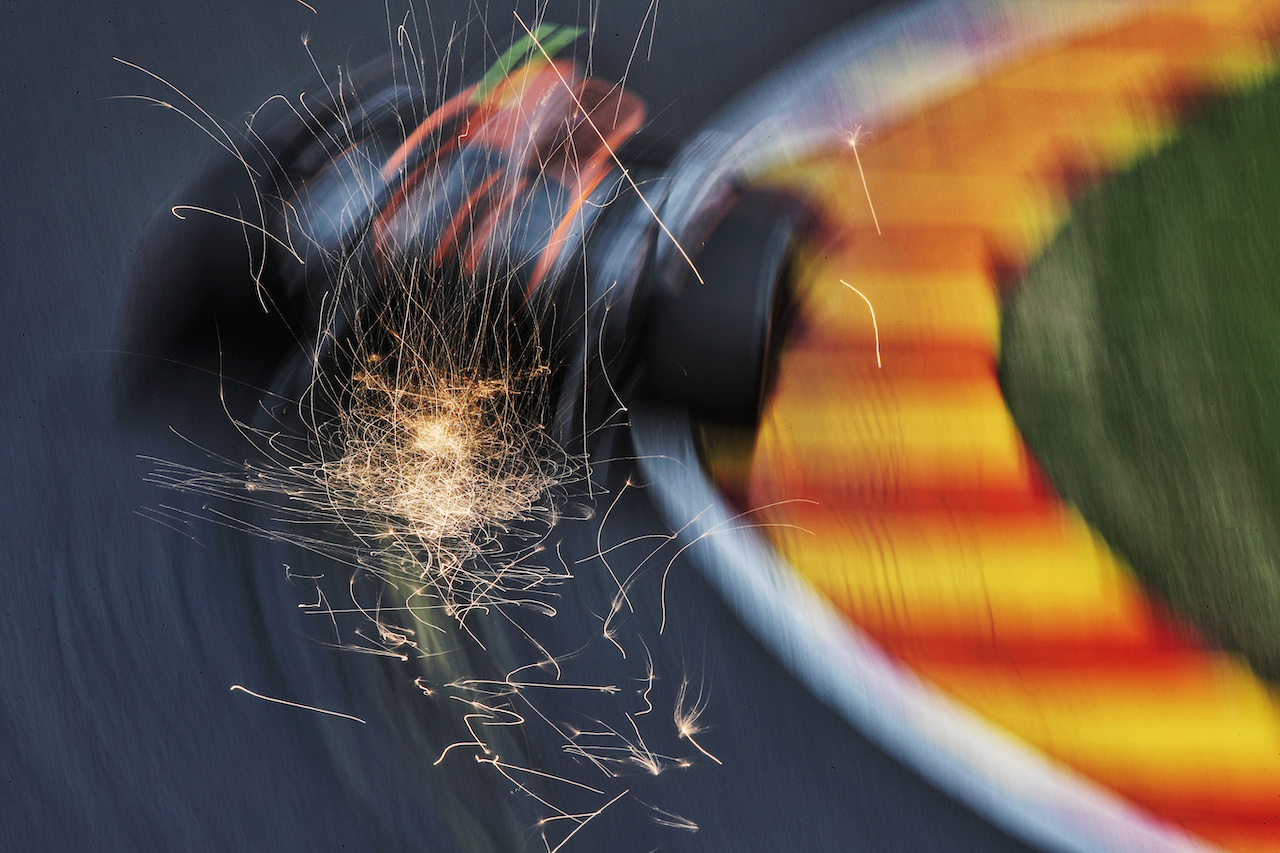 GP BELGIO, Lando Norris (GBR) McLaren MCL36 sends sparks flying.
27.08.2022. Formula 1 World Championship, Rd 14, Belgian Grand Prix, Spa Francorchamps, Belgium, Qualifiche Day.
 - www.xpbimages.com, EMail: requests@xpbimages.com © Copyright: Coates / XPB Images