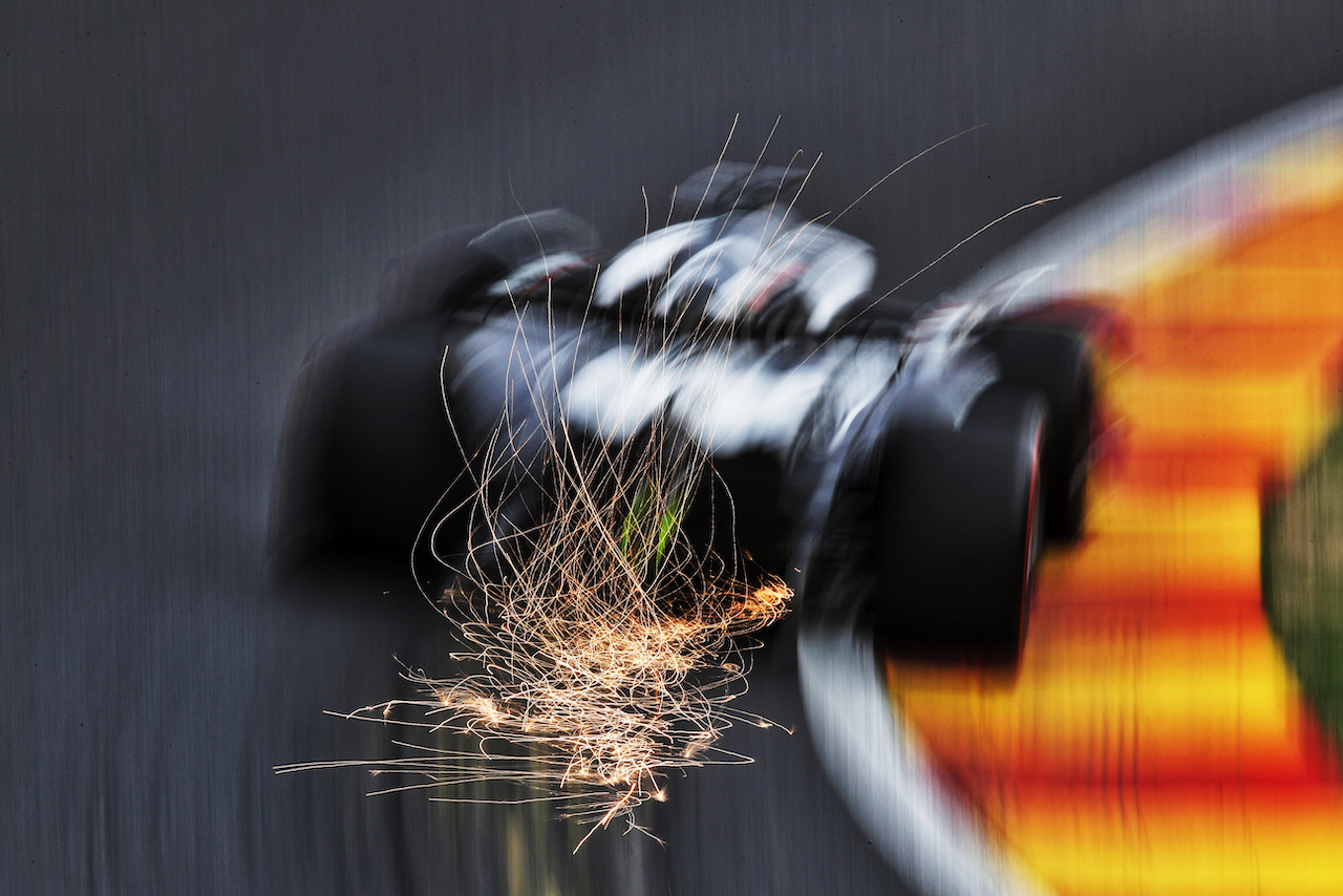 GP BELGIO, Pierre Gasly (FRA) AlphaTauri AT03 sends sparks flying.
27.08.2022. Formula 1 World Championship, Rd 14, Belgian Grand Prix, Spa Francorchamps, Belgium, Qualifiche Day.
 - www.xpbimages.com, EMail: requests@xpbimages.com © Copyright: Coates / XPB Images